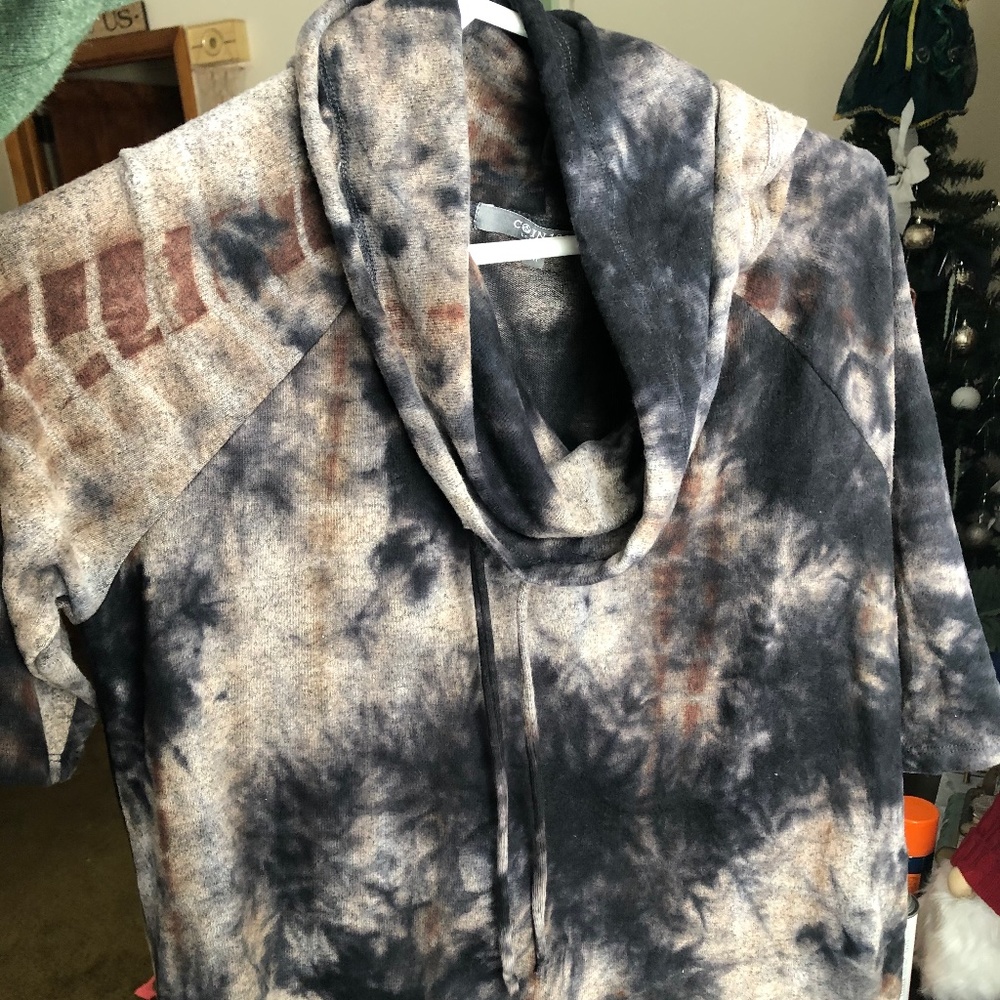 Coin 1804. Mock turtleneck/hoodie